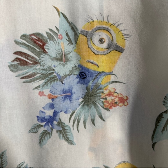 Despicable Me Minions Hawaiian button down shirt, size M (38-40) - Picture 9 of 10